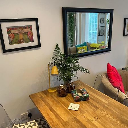 True Colours Apartment In Central Location バンガー エクステリア 写真