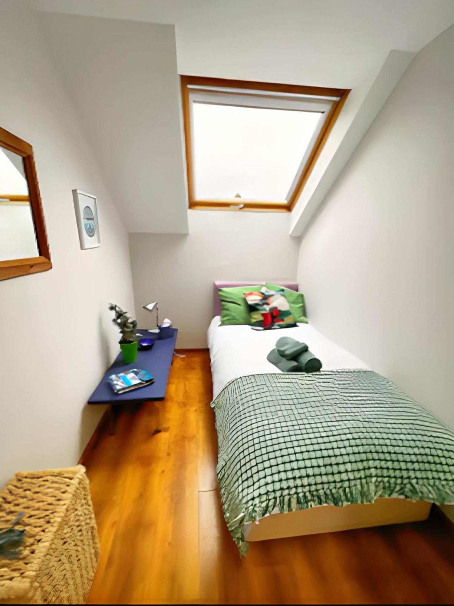 True Colours Apartment In Central Location バンガー エクステリア 写真