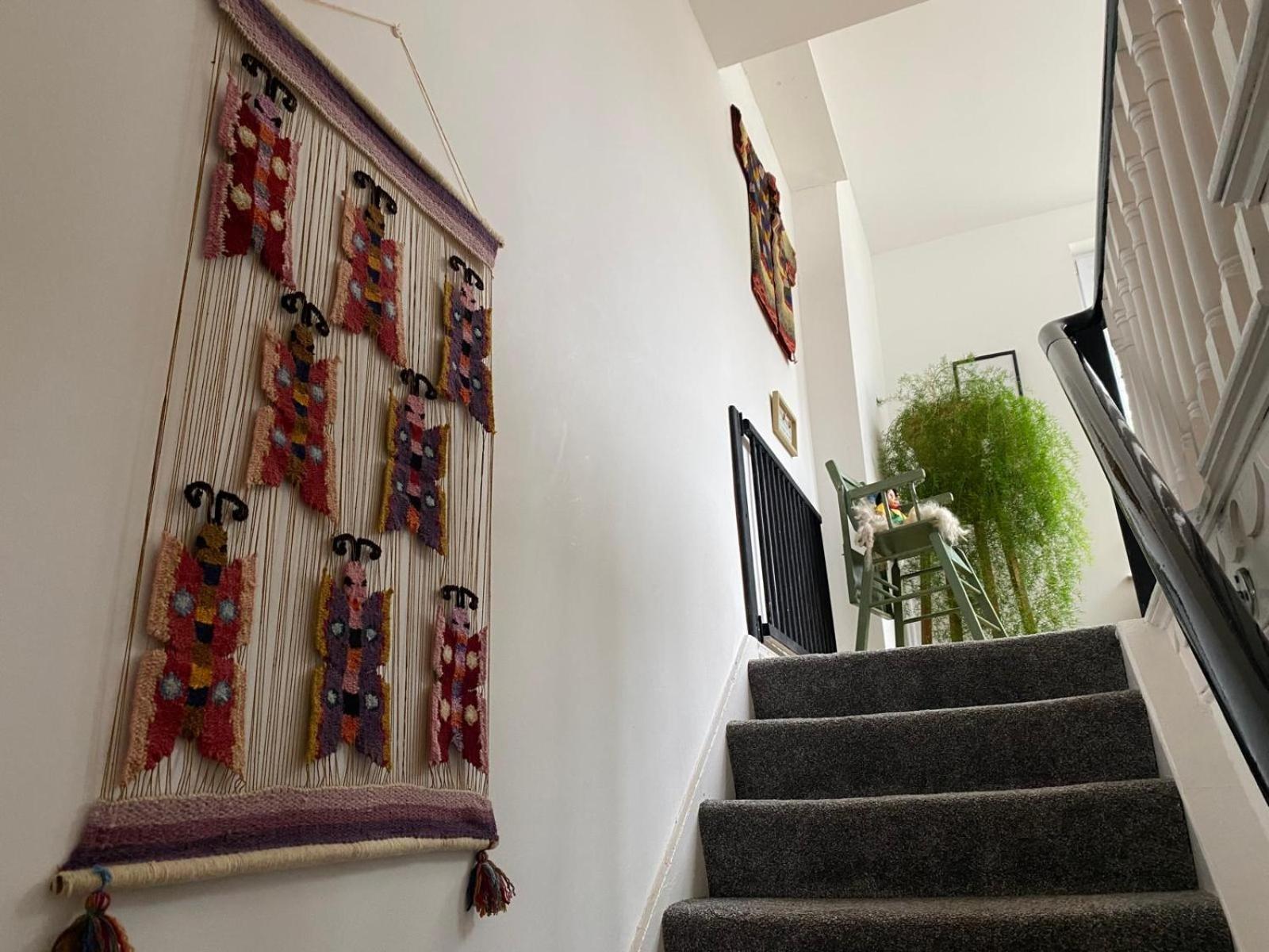 True Colours Apartment In Central Location バンガー エクステリア 写真